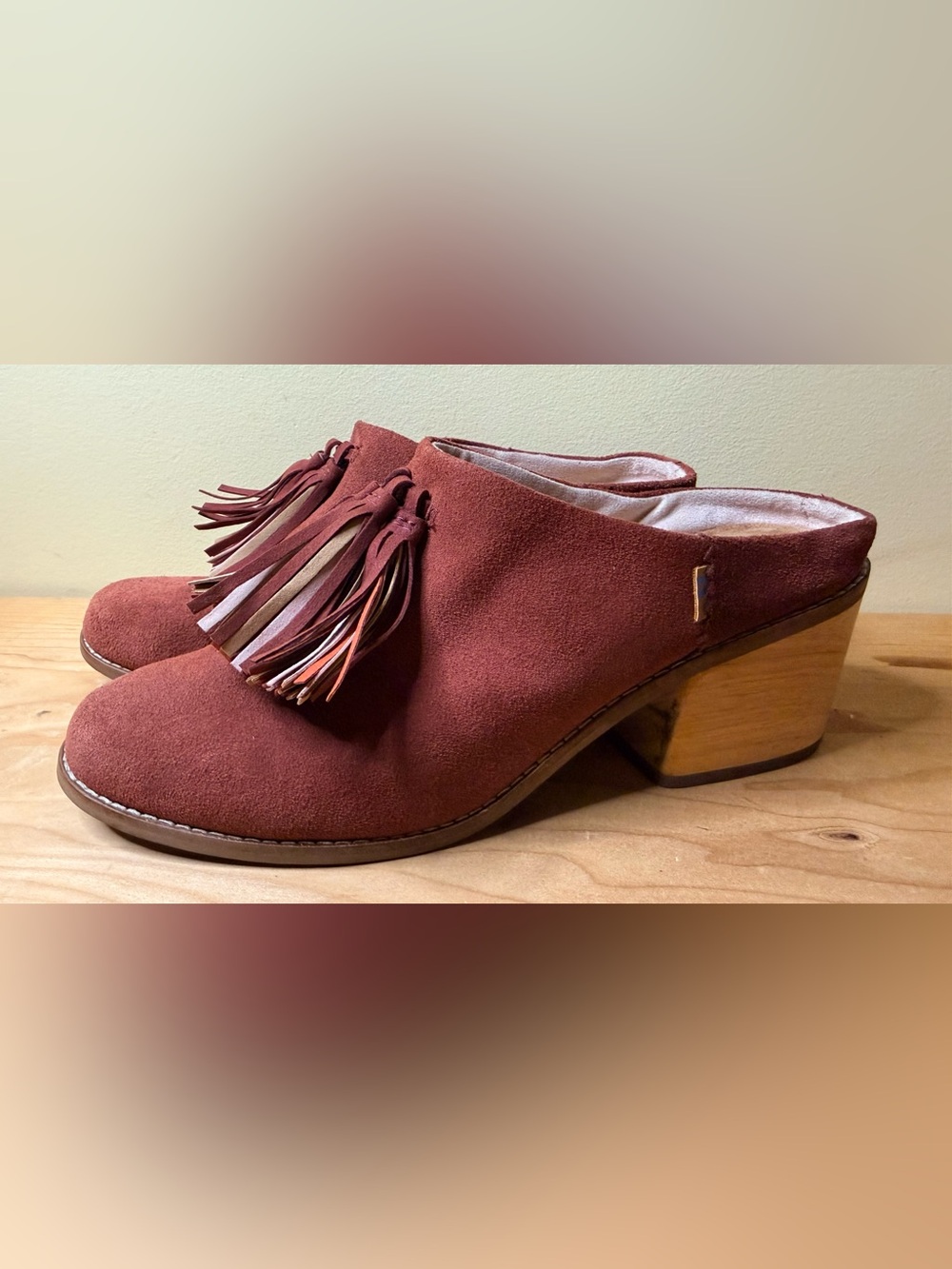 TOMS Rust Suede Mules Loafers w/Tassels Slip On Platform Heel Boho Earthy Hippie